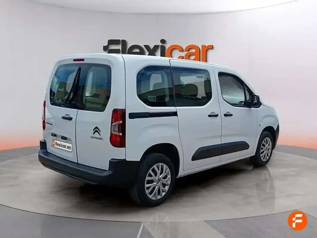 Usado Citroën Berlingo Feel 102 CV (75 kW) 2023 Blanco Monovolumen
