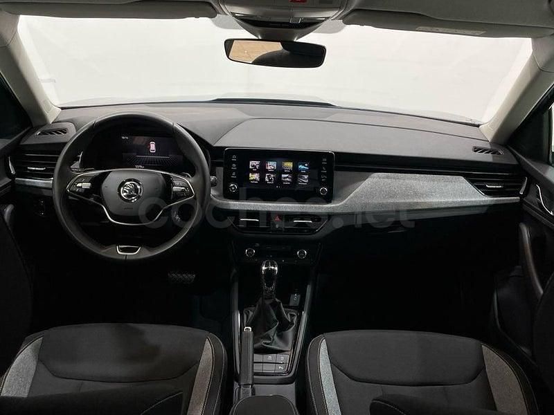 Usado Skoda Kamiq Selection 115 CV (84 kW) 2025 Gris / plata SUV