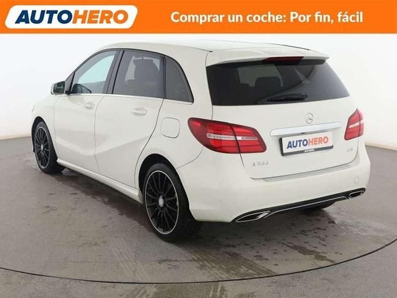 Usado Mercedes B200 Urban 135 CV (99 kW) 2015 Blanco Monovolumen