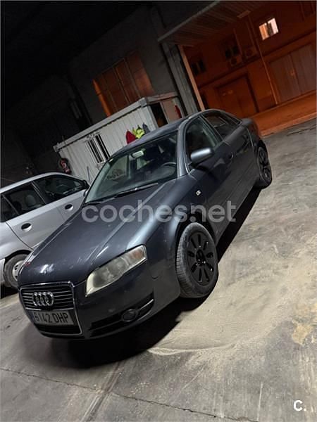Usado Audi A4 140 CV (102 kW) 2005 Gris / plata Berlina