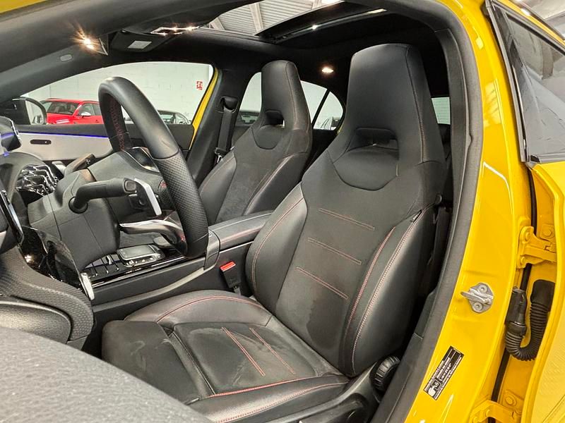 Usado Mercedes A200 AMG 163 CV (119 kW) 2022 Amarillo sol Utilitario