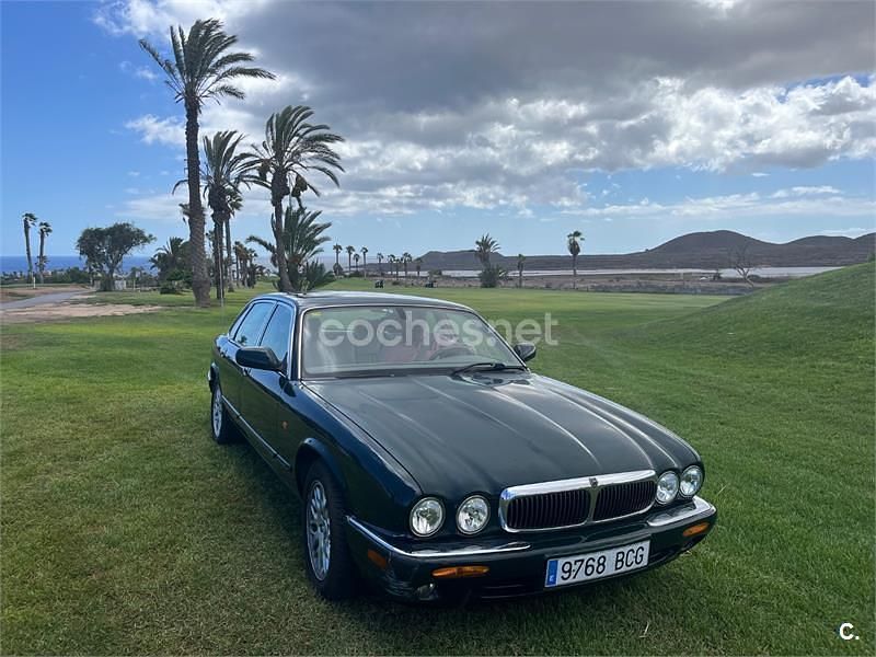 Verde Usado 2000 Jaguar XJ8 Executive Berlina | 6990 € - Imagen 1/4