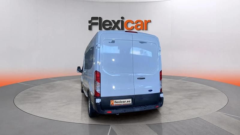 Usado Ford Transit 131 HP (96 kW) 2023 Branco Sedan