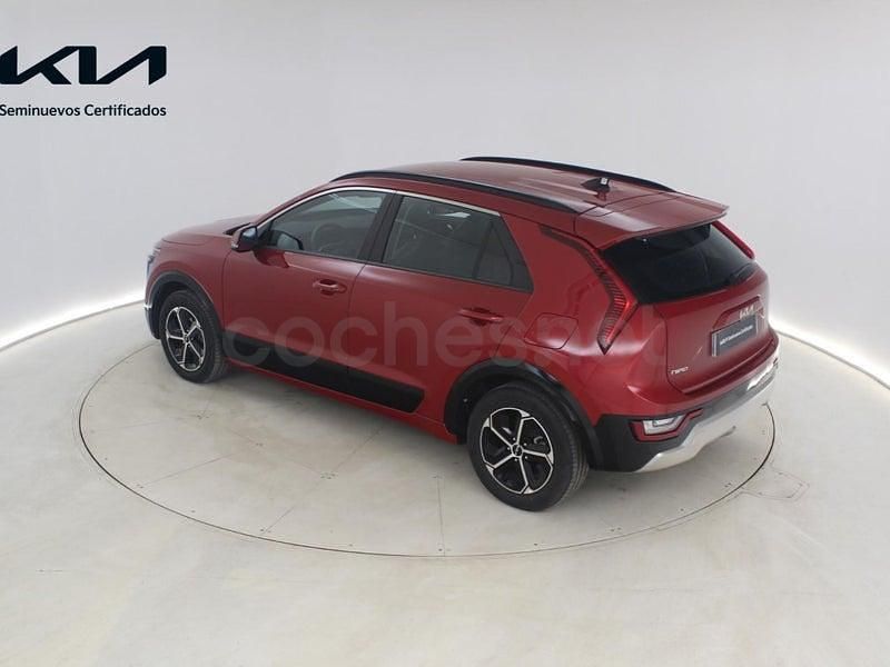 Usado Kia Niro 138 CV (101 kW) 2025 Granate SUV
