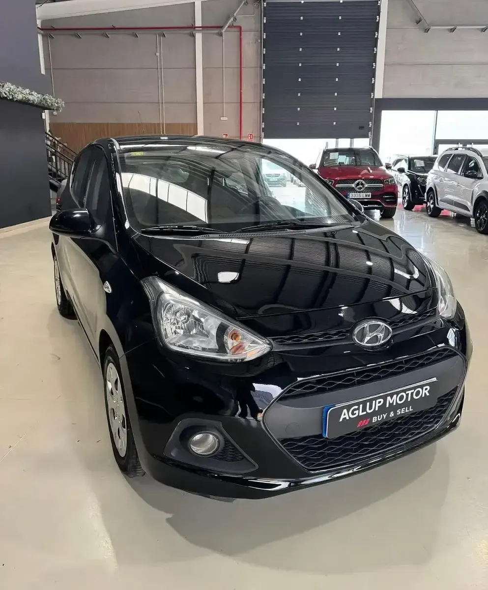 Usado Hyundai i10 66 CV (48 kW) 2014 Negro Utilitario