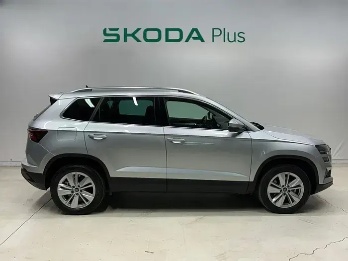 Usado Skoda Karoq Selection 150 CV (110 kW) 2025 Gris plata SUV
