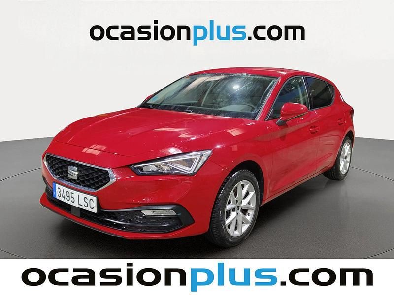 Usado Seat Leon Style 131 CV (96 kW) 2021 Rojo Utilitario