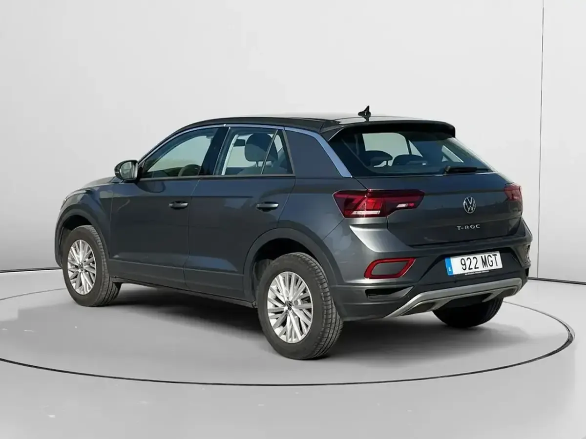 Usado VW T-Roc Life 110 CV (80 kW) 2023 Gris SUV