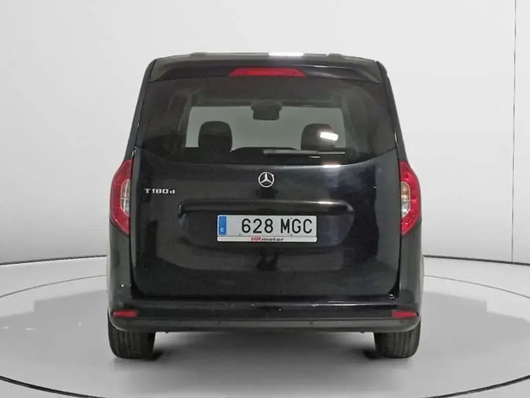Usado Mercedes 180 116 CV (85 kW) 2023 Negro Berlina