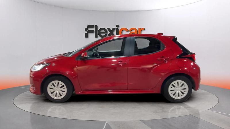 Usado Toyota Yaris Hybrid Active 116 CV (85 kW) 2023 Rojo Berlina