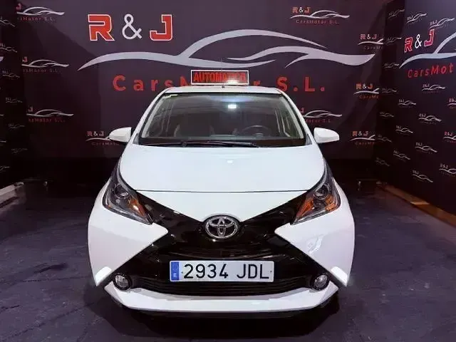 Usado Toyota Aygo X-clusiv 69 CV (50 kW) 2015 Blanco Utilitario