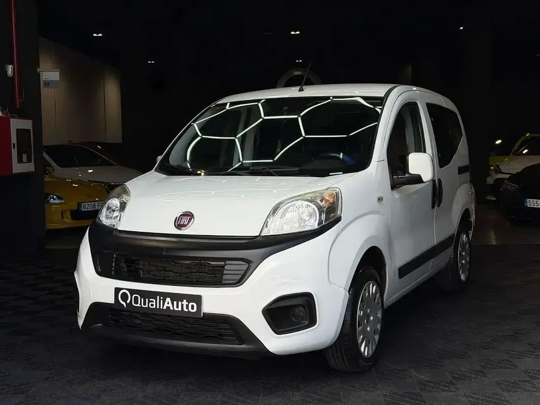 Usado Fiat Qubo Active 77 CV (56 kW) 2016 Blanco Monovolumen