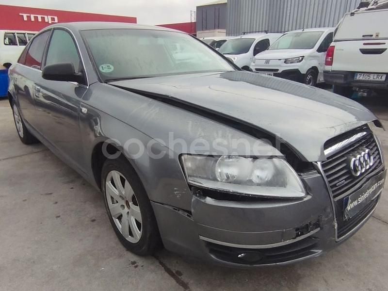 Usado Audi A6 177 CV (130 kW) 2004 Gris / plata Berlina