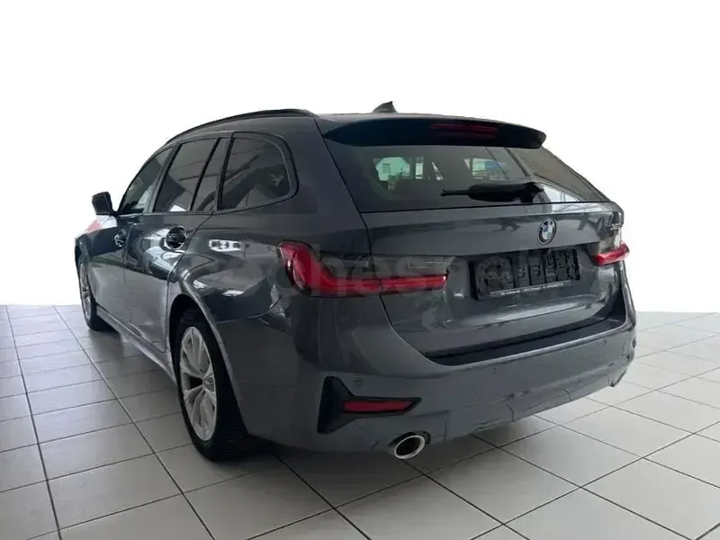 Usado BMW 320 190 CV (139 kW) 2026 Gris / plata Familiar