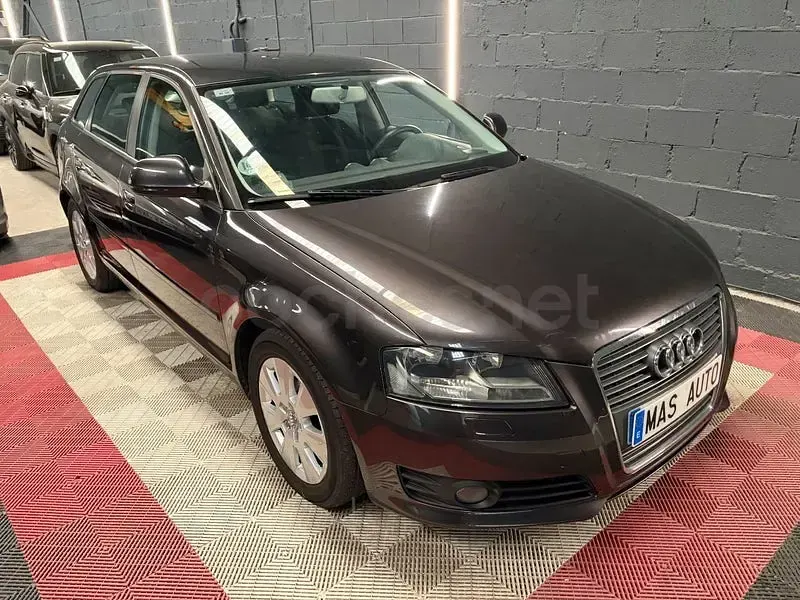 Usado Audi A3 Attraction 105 CV (77 kW) 2009 Gris / plata Utilitario