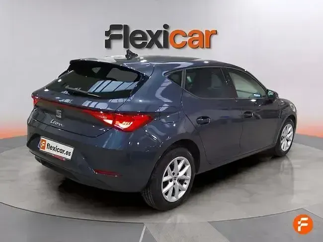 Usado Seat Leon Style 115 CV (84 kW) 2021 Gris