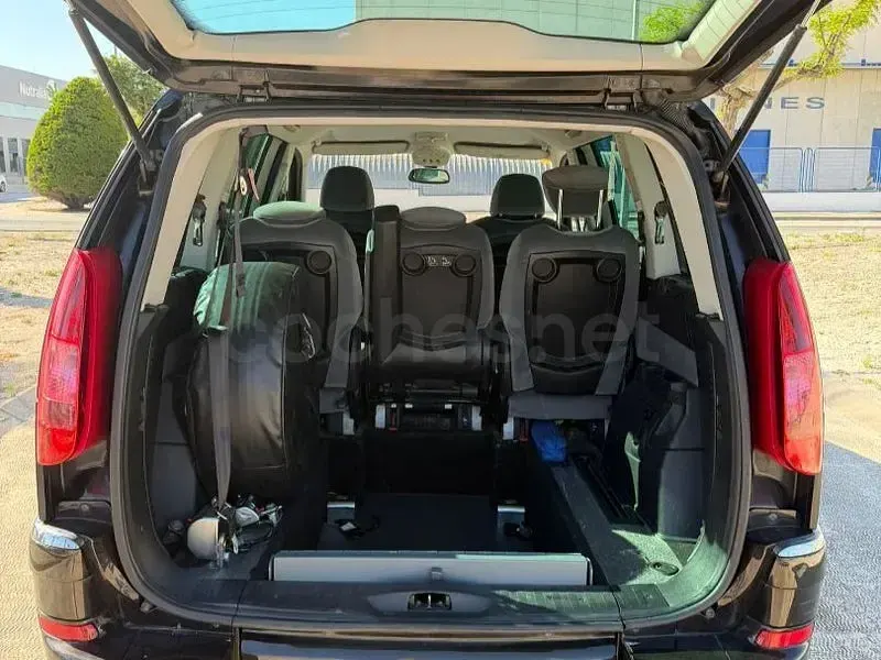 Usado Peugeot 807 Active 136 CV (100 kW) 2012 Negro Monovolumen