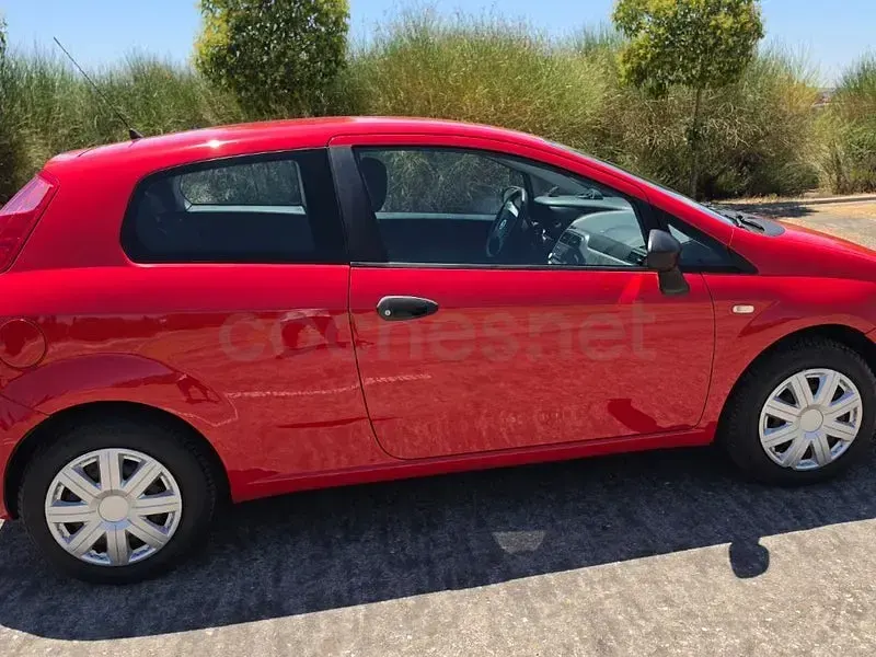 Usado Fiat Punto Classica 60 CV (44 kW) 2007 Rojo Utilitario