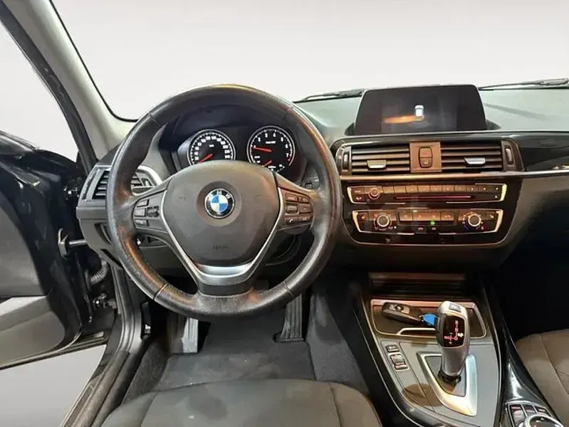 Usado BMW 118 Comfort Edition 136 CV (100 kW) 2018 Negro Utilitario