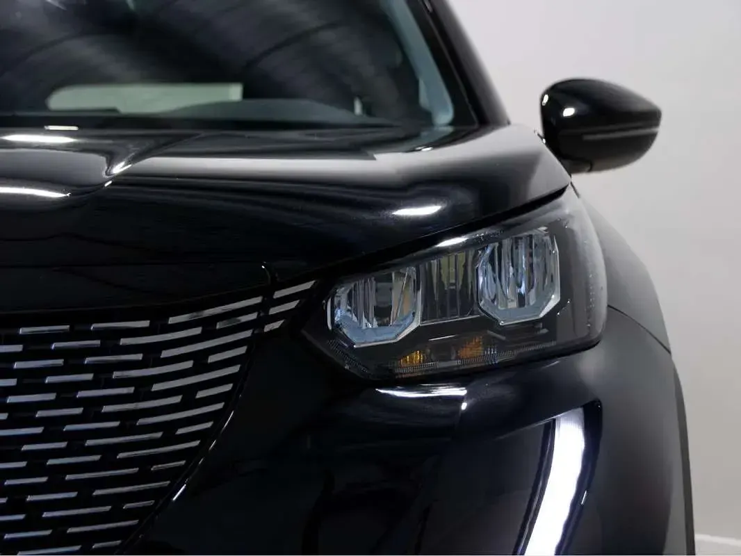 Usado Peugeot 2008 Allure 131 CV (96 kW) 2022 Negro SUV