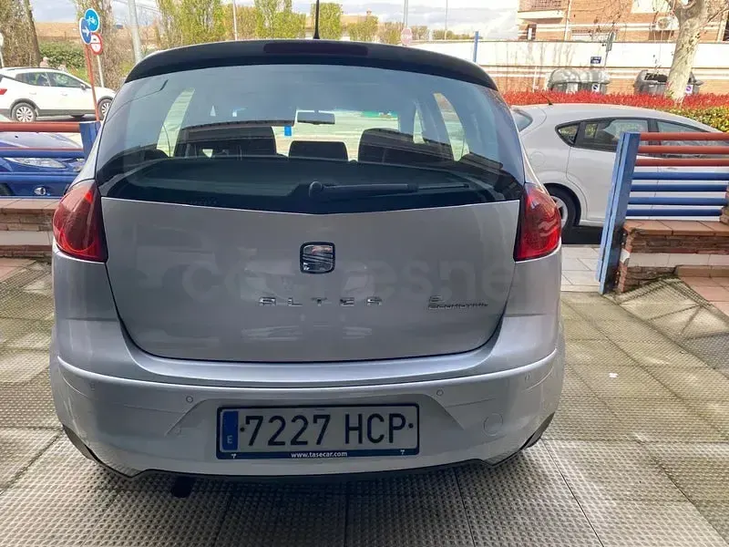 Usado Seat Altea Style 105 CV (77 kW) 2011 Gris / plata Monovolumen