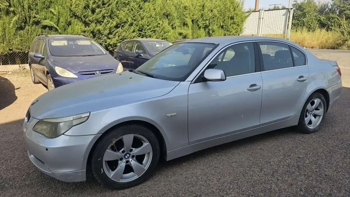 Usado BMW 525 163 CV (119 kW) 2004 Gris Berlina