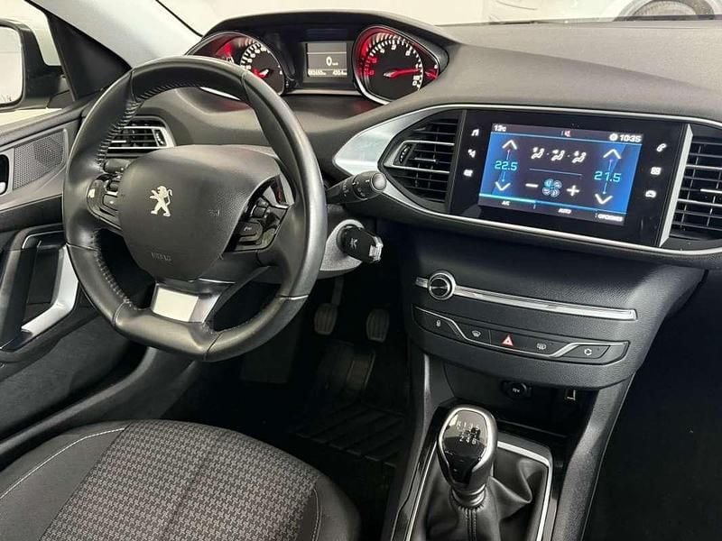 Usado Peugeot 308 129 CV (94 kW) 2021 Blanco Berlina