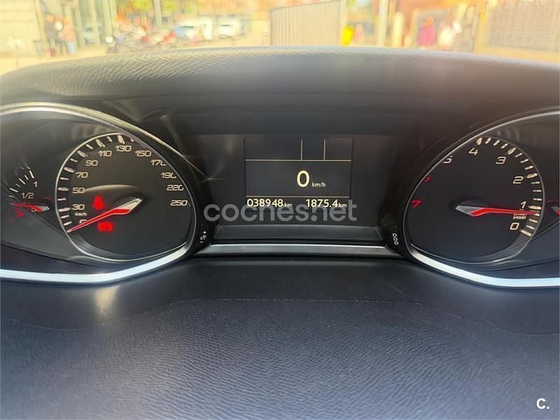 Usado Peugeot 308 Allure 130 CV (95 kW) 2018 Azul Berlina