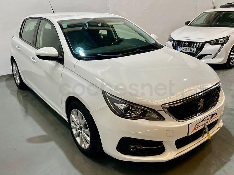Usado Peugeot 308 Active 100 CV (73 kW) 2020 Blanco Berlina