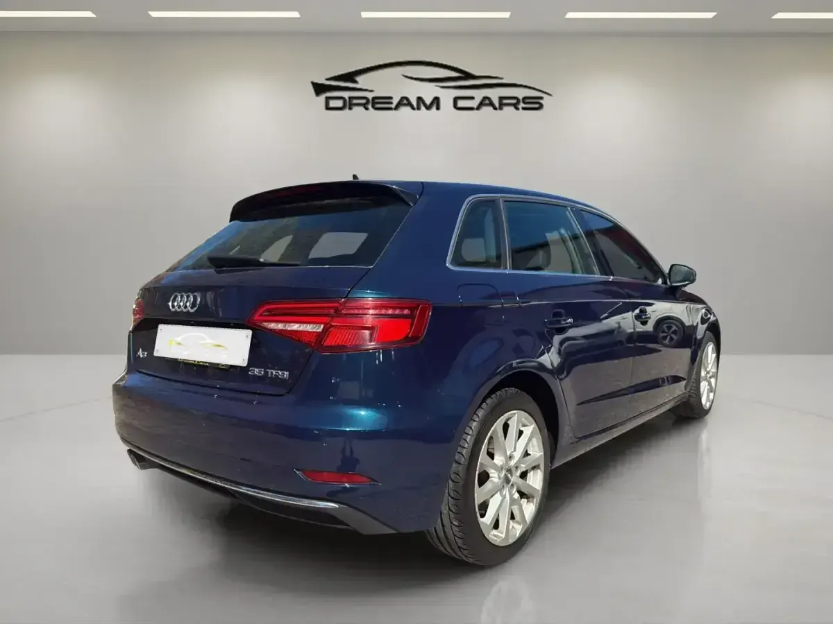 Usado Audi A3 Design 150 CV (110 kW) 2019 Azul Berlina