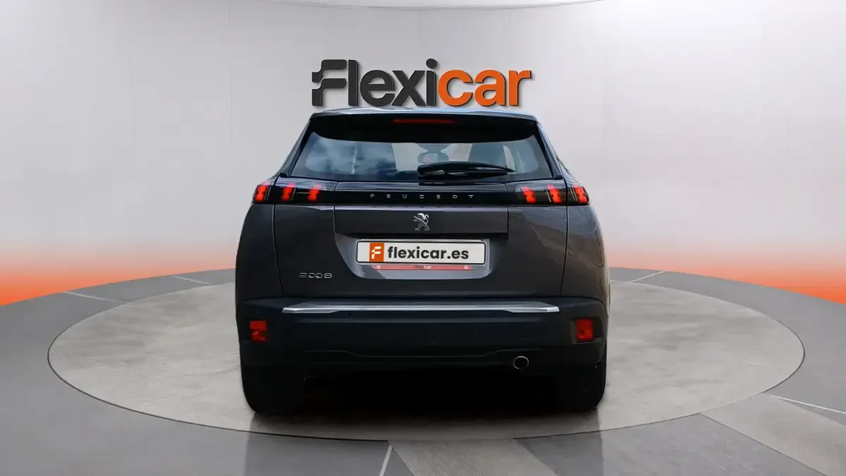 Usado Peugeot 2008 Active 110 CV (80 kW) 2021 Gris SUV