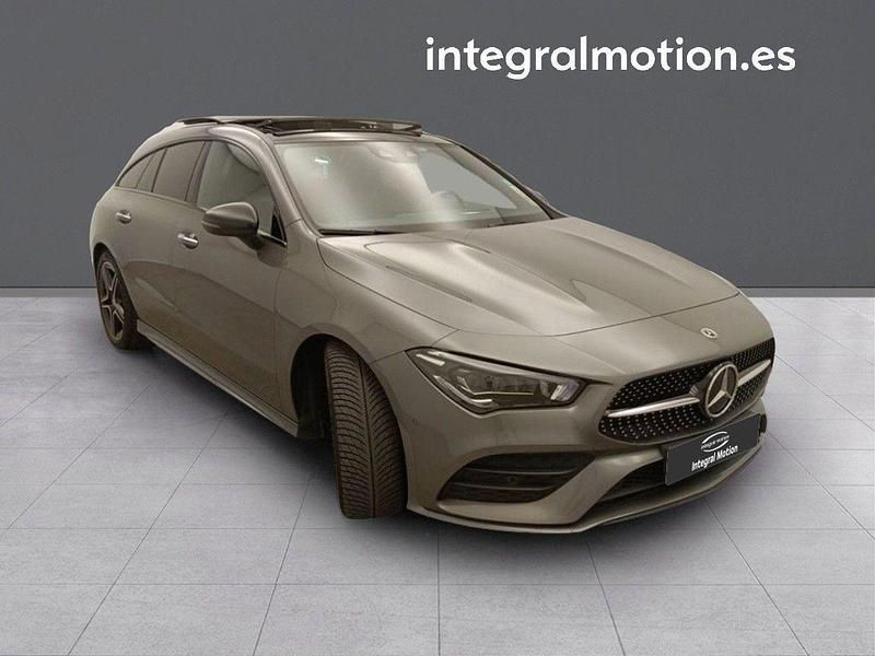 Usado Mercedes CLA200 Shooting Brake 149 CV (109 kW) 2021 Gris Familiar