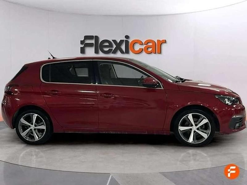 Usado Peugeot 308 Allure 131 CV (96 kW) 2019 Rojo Utilitario