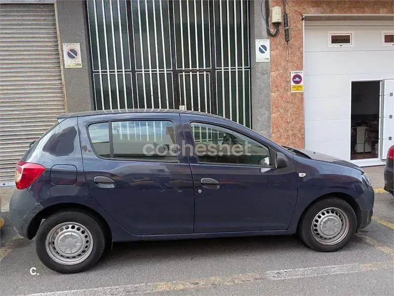 Usado Dacia Sandero Base 73 CV (53 kW) 2016 Azul Berlina