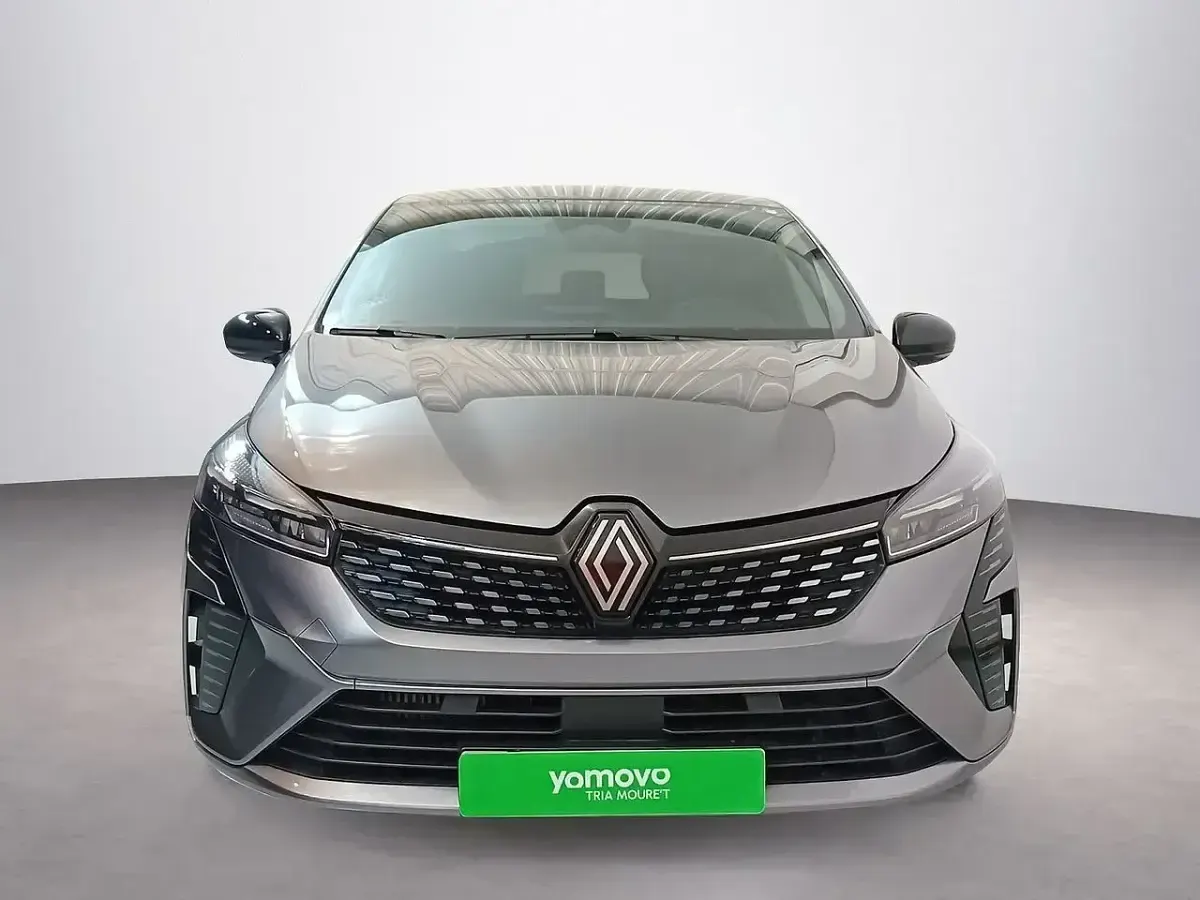 Usado Renault Clio Techno 90 CV (66 kW) 2025 Gris Utilitario