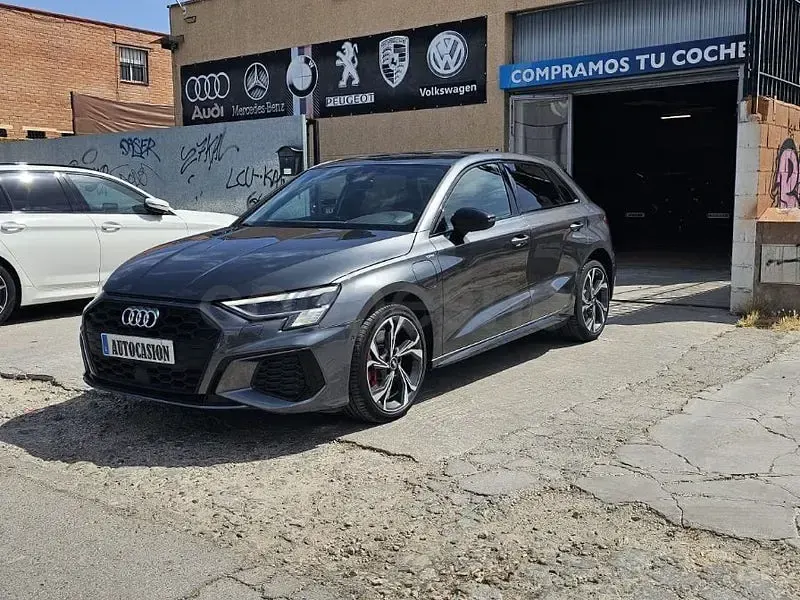 Usado Audi A3 S-Line 245 CV (180 kW) 2023 Gris / plata Berlina