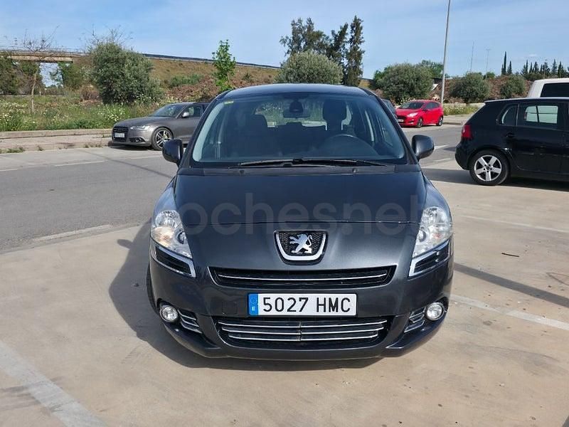 Usado Peugeot 5008 Access 115 HP (84 kW) 2012 Cinzento Monovolume