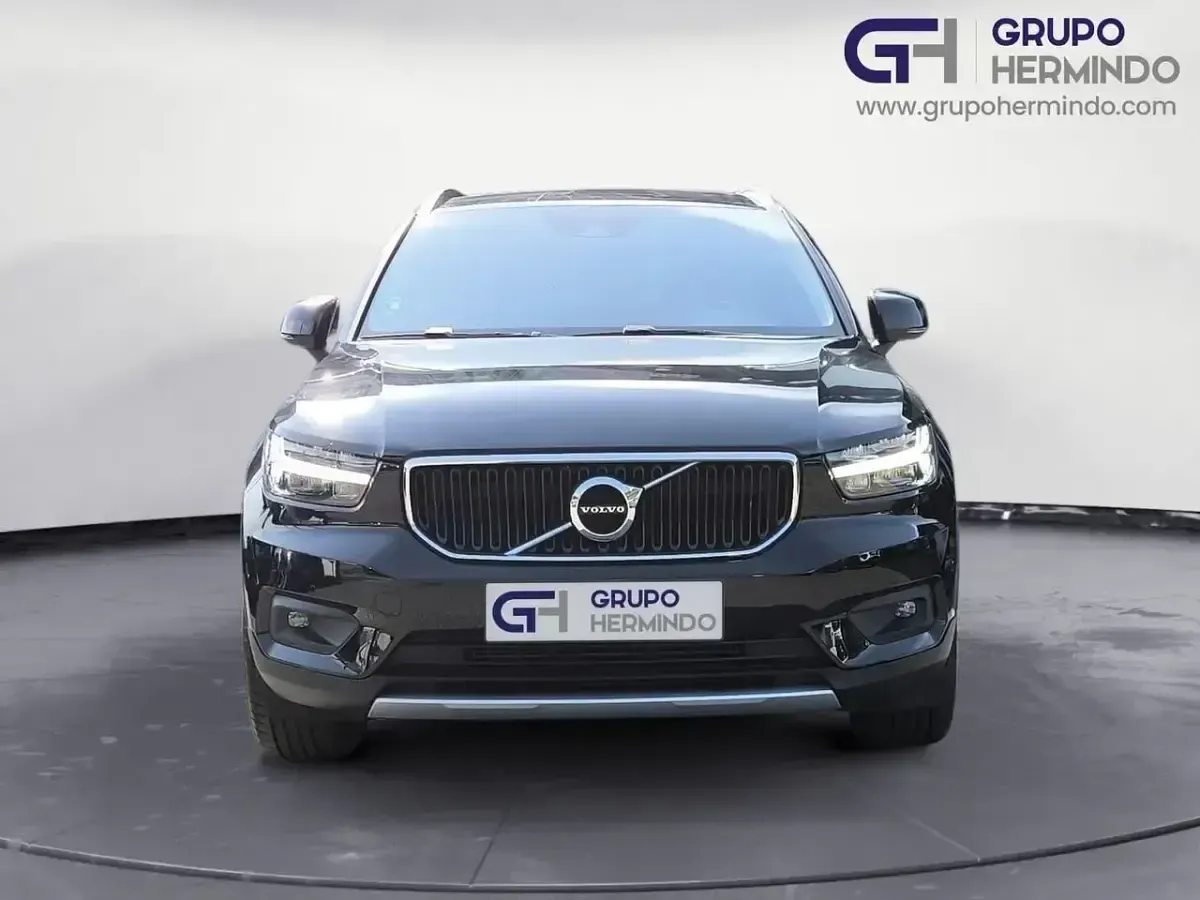 Usado Volvo XC40 Momentum 164 CV (120 kW) 2021 Negro SUV