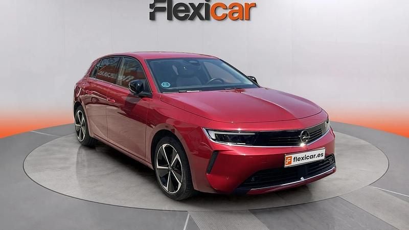 Usado Opel Astra Elegance 131 CV (96 kW) 2023 Rojo Berlina