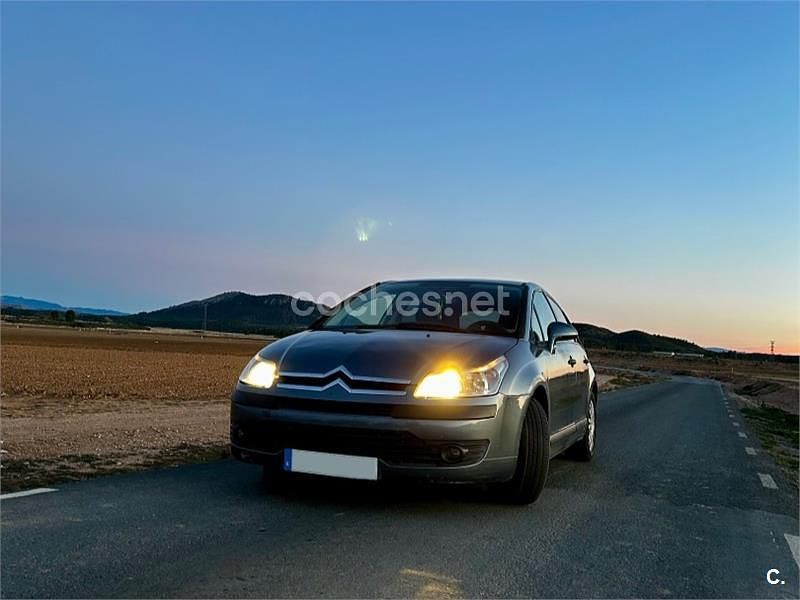 Usado Citroën C4 VTR Sport 110 CV (80 kW) 2005 Gris / plata Berlina