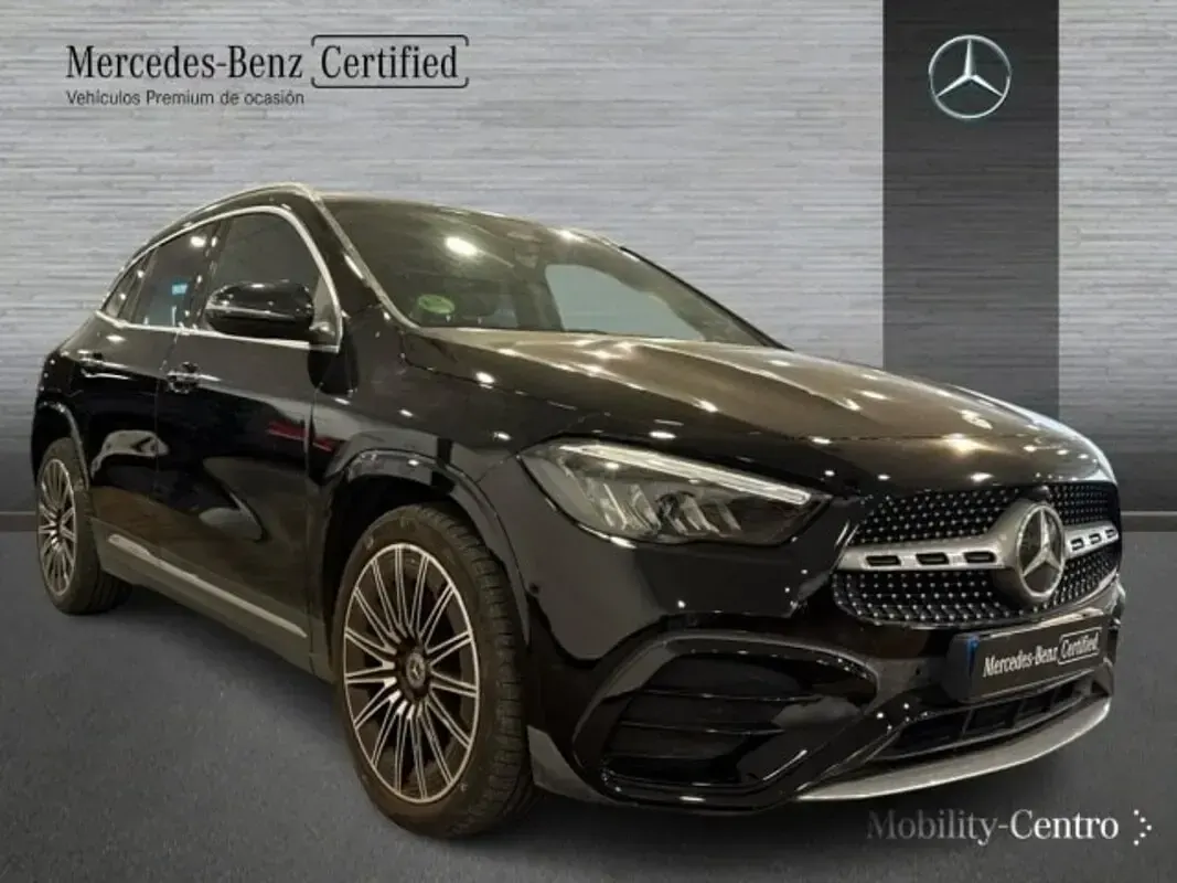 Usado Mercedes GLA200 AMG line 150 CV (110 kW) 2023 Nachtschwarz  unilack SUV