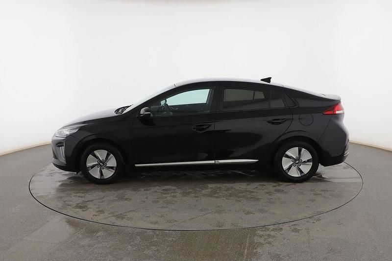 Usado Hyundai Ioniq 141 CV (103 kW) 2022 Negro Utilitario