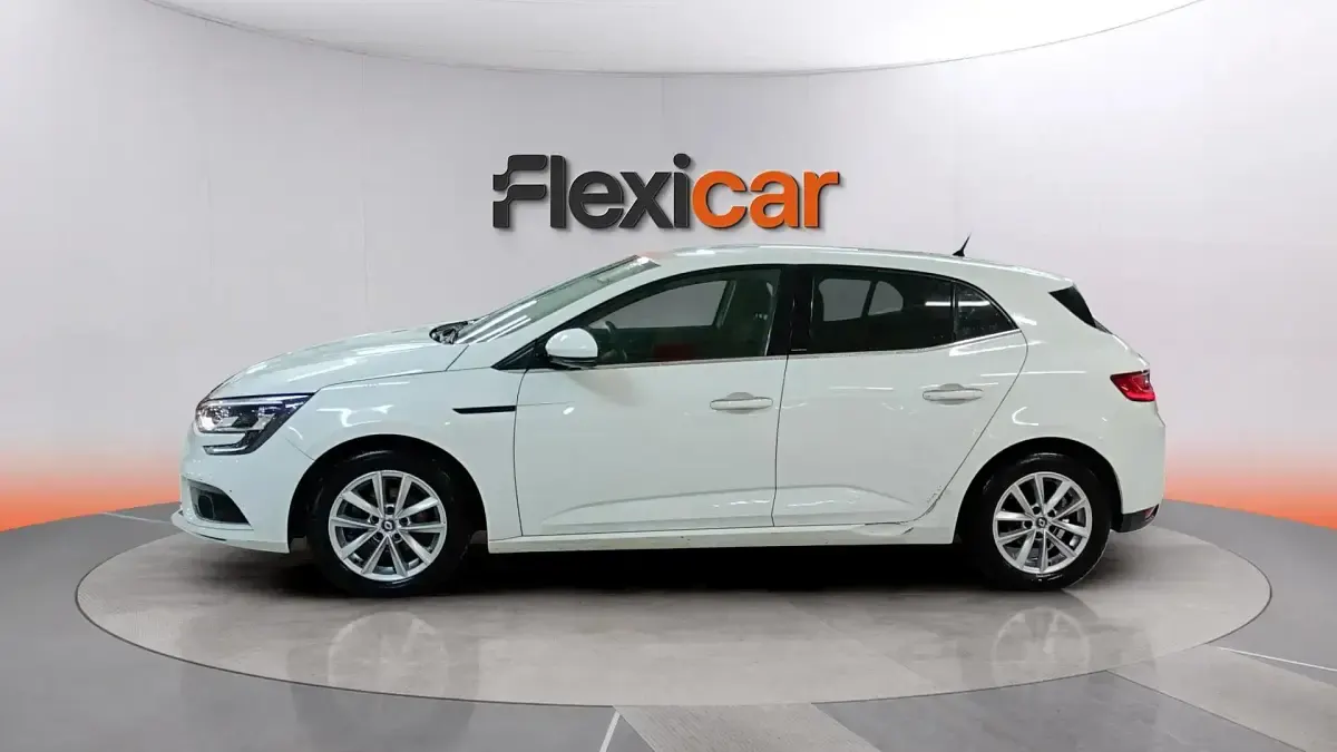 Usado Renault Mégane IV Zen 132 CV (97 kW) 2017 Blanco Berlina