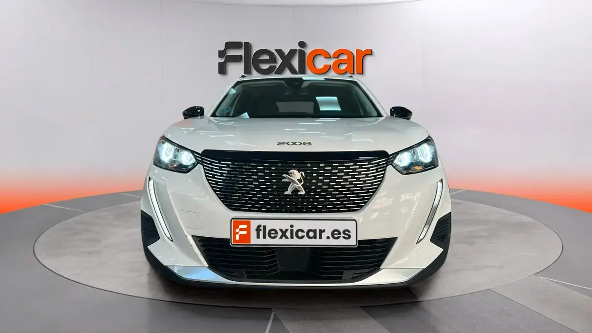 Usado Peugeot 2008 Allure 110 CV (80 kW) 2022 Blanco SUV