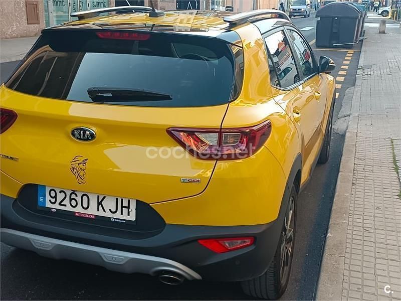 Usado Kia Stonic 120 CV (88 kW) 2018 Amarillo SUV