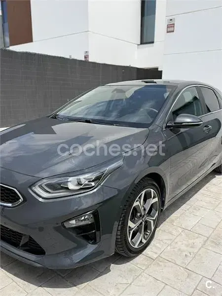 Usado Kia Ceed Launch Edition 136 CV (100 kW) 2018 Gris / plata Utilitario