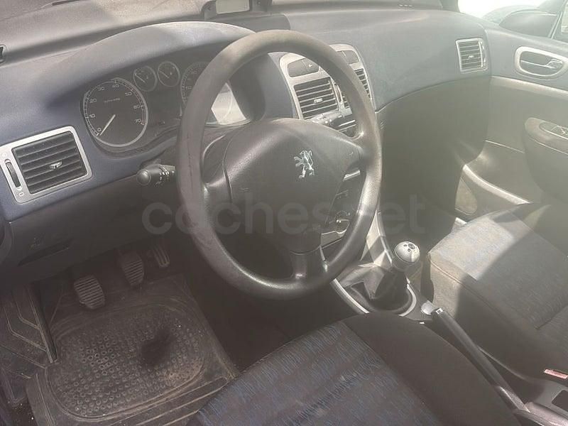 Usado Peugeot 307 75 CV (55 kW) 2002 Negro Berlina