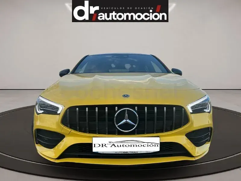 Usado Mercedes CLA250 Shooting Brake 224 CV (164 kW) 2020 Amarillo Familiar