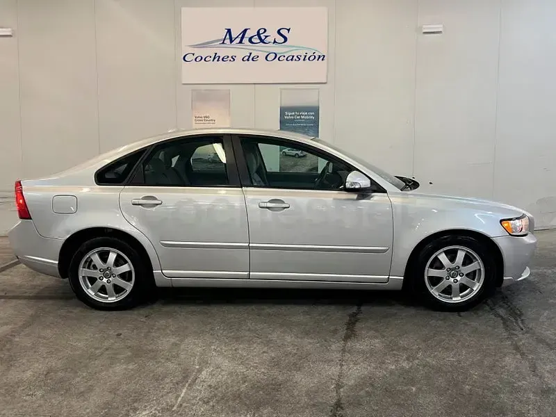 Usado Volvo S40 Momentum 115 CV (84 kW) 2012 Gris / plata Berlina