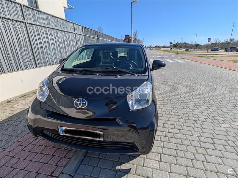 Usado Toyota iQ 68 CV (50 kW) 2009 Negro Utilitario